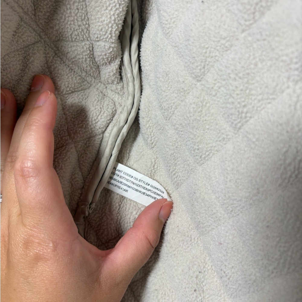 Ralph Lauren Cream Puffer Jacket with Diamond Quilting - Picture 7 of 11